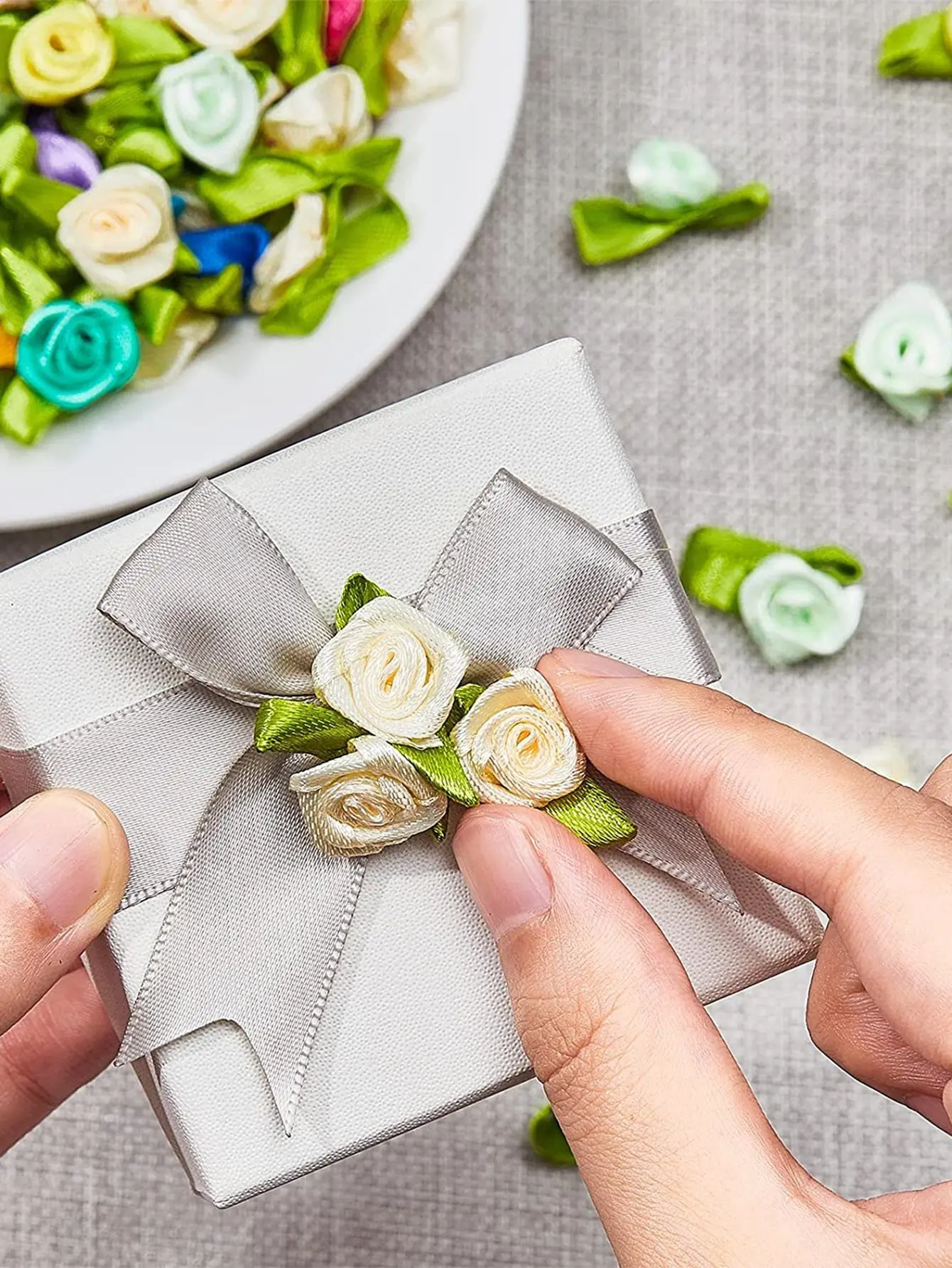 100pcs Artificial Fabric Flower and Green Leaf Color Mix Small Ribbon Rose Decoration for Crafts DIY Sewing Decoration